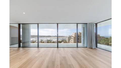 Apartamento T3 com Vista Rio e Mar na Miramar Tower