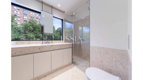 Apartamento T3 com Vista Rio e Mar na Miramar Tower