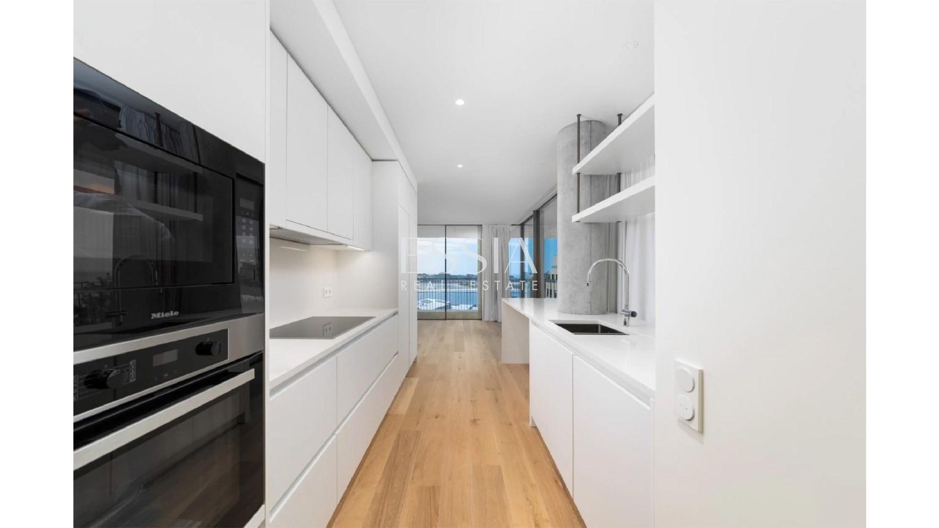 Apartamento T3 com Vista Rio e Mar na Miramar Tower