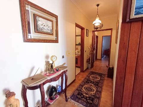 Moradia T6 com jardim, terreno e garagem, para venda na Figueira da Foz- Buarcos!