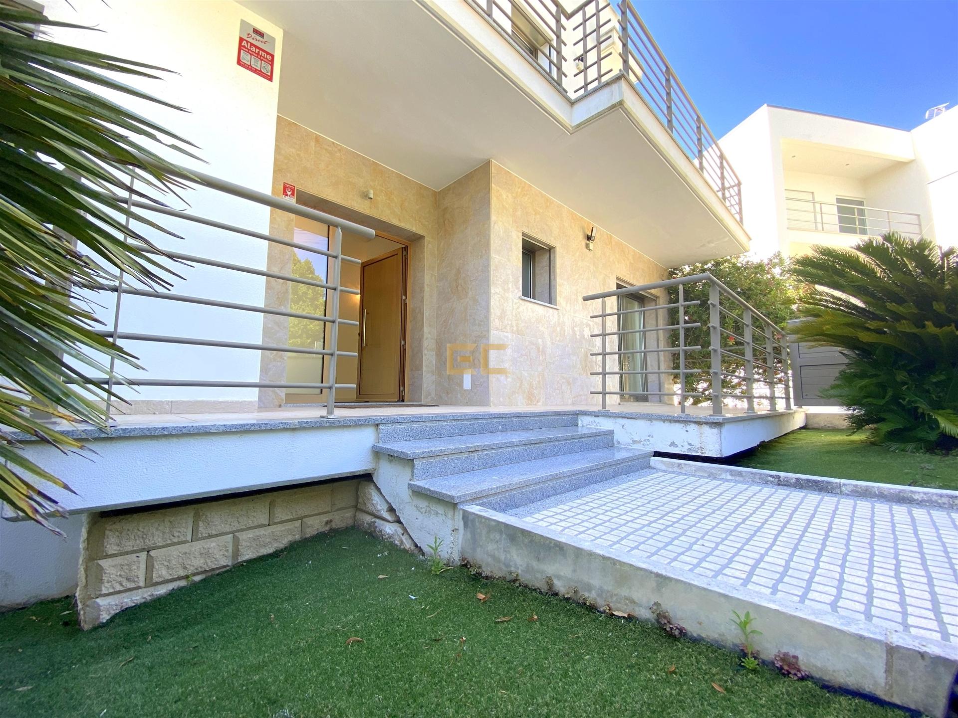 Moradia T5 com piscina, para venda na Figueira da Foz-  Buarcos!