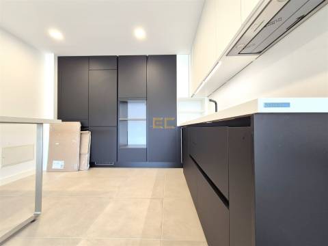 Apartamento T3 novo, com garagem, para venda na Figueira da Foz- Buarcos!
