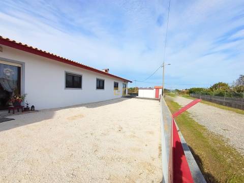 Moradia T3, com piscina e terreno - Bom Sucesso!
