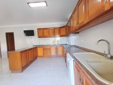 Apartamento T3 com Garagem e Vista Mar - Buarcos!