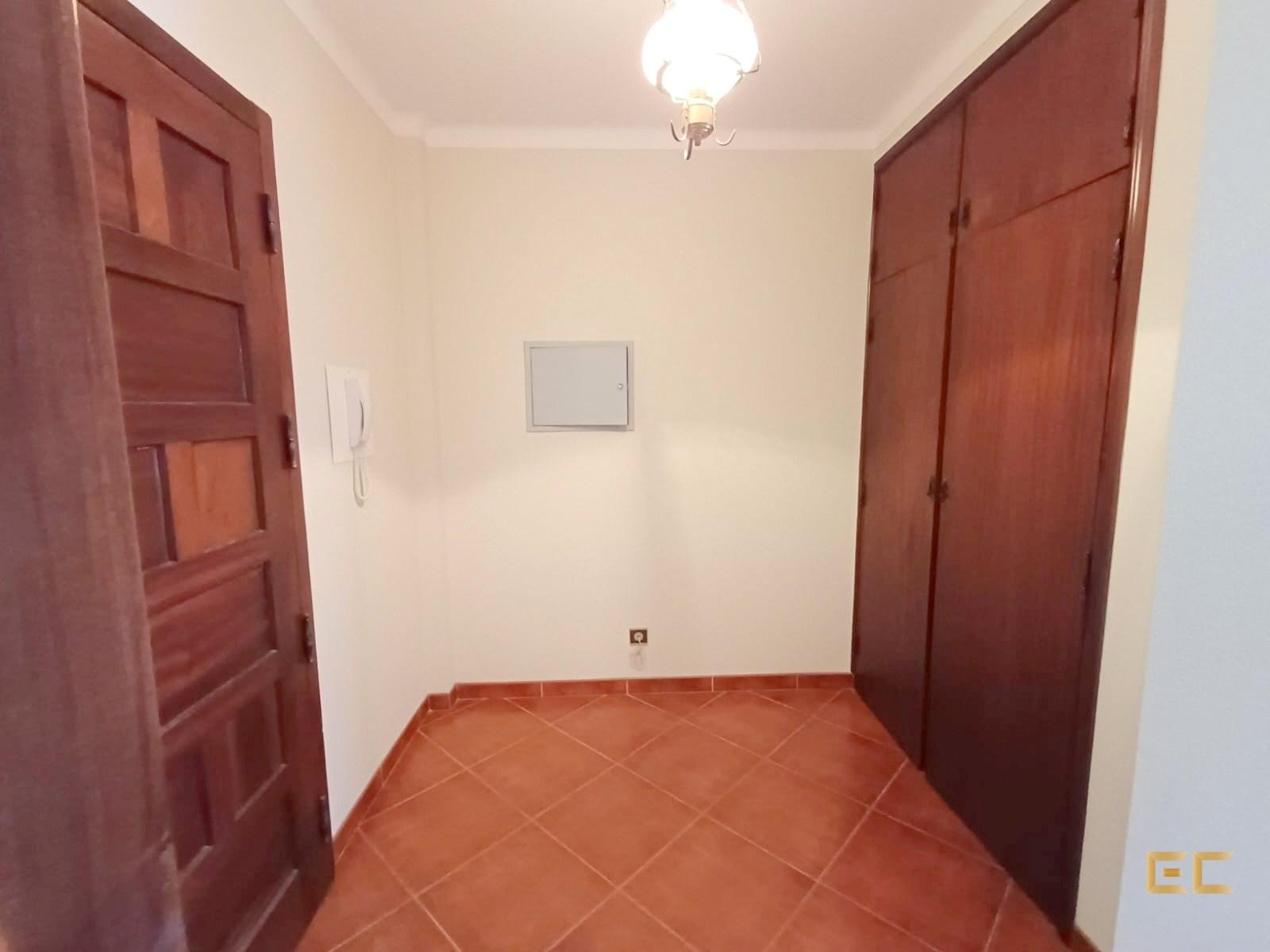 Apartamento T2 -   Alto do Forno!