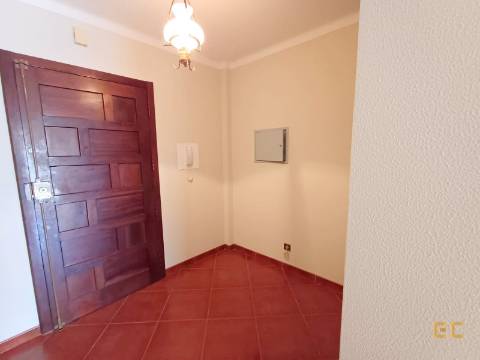Apartamento T2 -   Alto do Forno!
