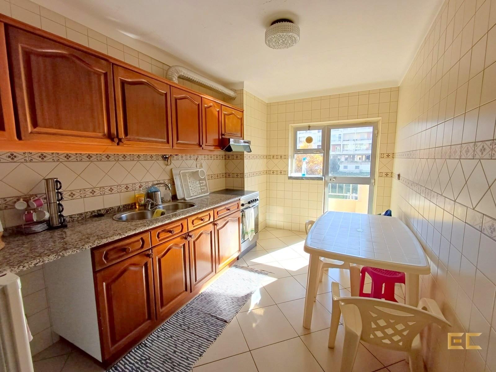 Apartamento T2 -   Alto do Forno!