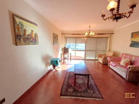 Apartamento T2 -   Alto do Forno!