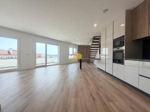 T2+2 Duplex com Garagem Dupla