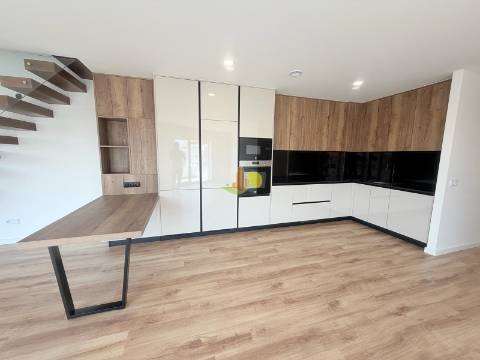 T2+2 Duplex com Garagem Dupla