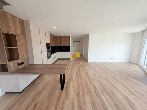 T2+2 Duplex com Garagem Dupla