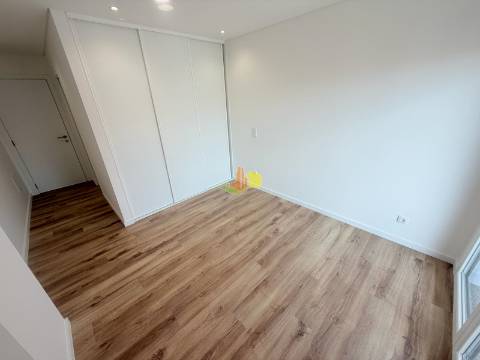 T2+2 Duplex com Garagem Dupla