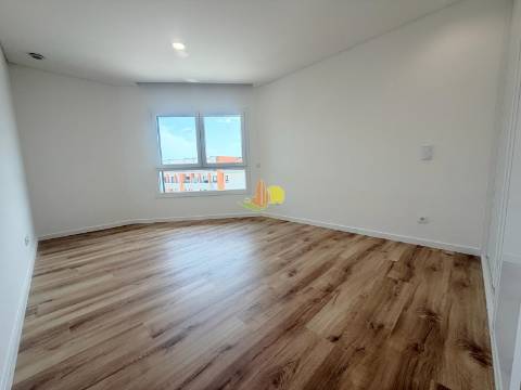 T2+2 Duplex com Garagem Dupla