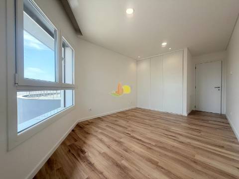 T2+2 Duplex com Garagem Dupla