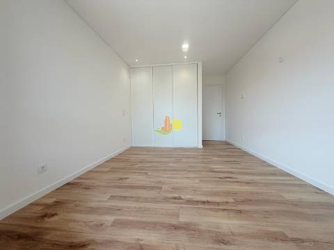 T2+2 Duplex com Garagem Dupla