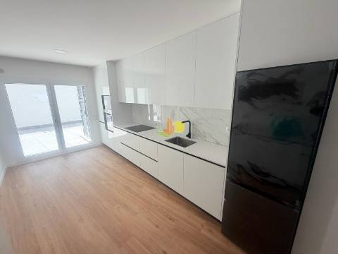 T3 Novo - Condomínio com piscina