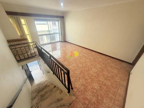 Moradia no centro da cidade com garagem