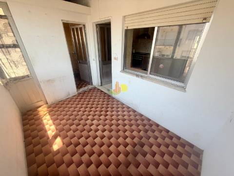 Moradia no centro da cidade com garagem