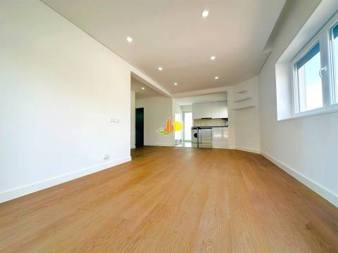 Andar Moradia T3 Renovado com Garagem - Buarcos!