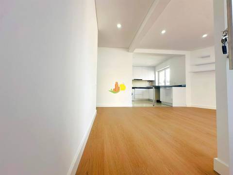 Andar Moradia T3 Renovado com Garagem - Buarcos!