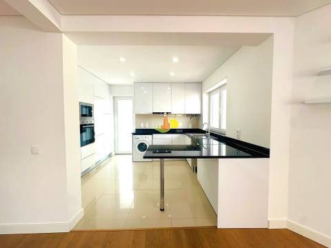 Andar Moradia T3 Renovado com Garagem - Buarcos!