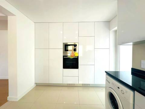 Andar Moradia T3 Renovado com Garagem - Buarcos!