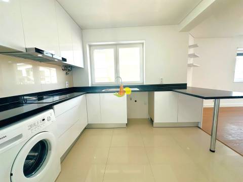 Andar Moradia T3 Renovado com Garagem - Buarcos!