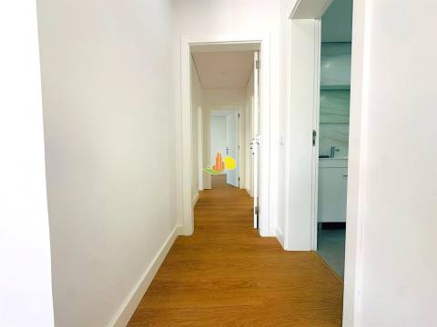 Andar Moradia T3 Renovado com Garagem - Buarcos!