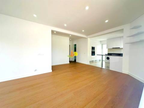 Andar Moradia T3 Renovado com Garagem - Buarcos!