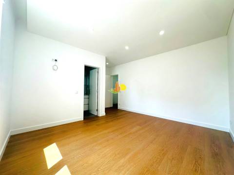 Andar Moradia T3 Renovado com Garagem - Buarcos!
