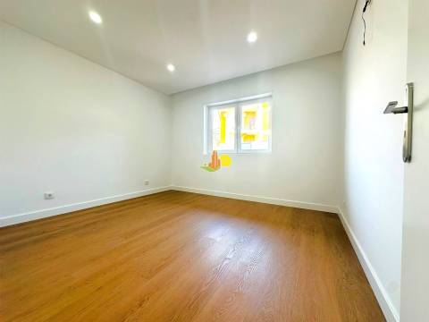 Andar Moradia T3 Renovado com Garagem - Buarcos!