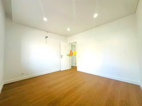 Andar Moradia T3 Renovado com Garagem - Buarcos!