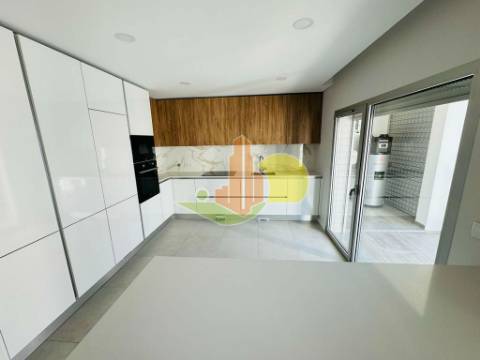 T2 com Garagem Novo