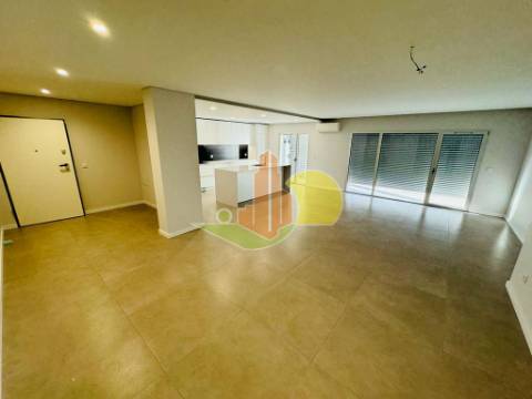 T3 com Garagem Novo