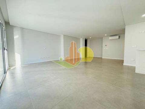 T3 com Garagem Novo