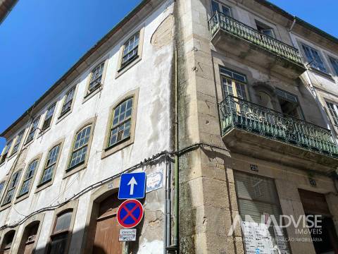 Prédio T6 a venda em pleno centro histórico de Viseu