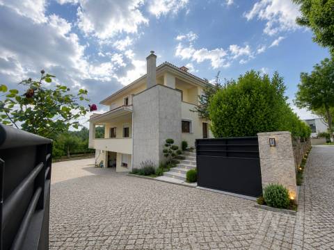 Moradia T4 Venda em Mundão,Viseu