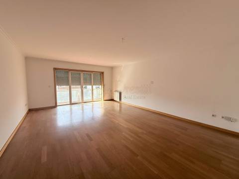 Apartamento T2 para Arrendar em Guimarães