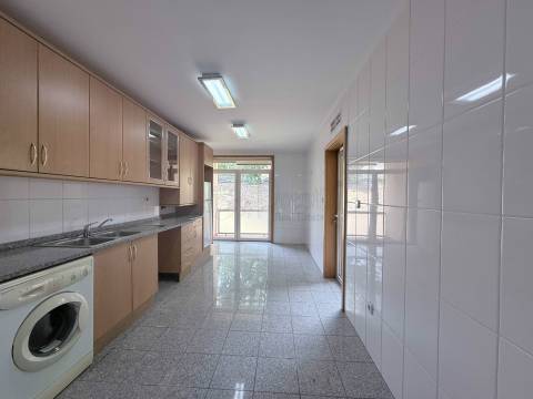Apartamento T2 para Arrendar em Guimarães