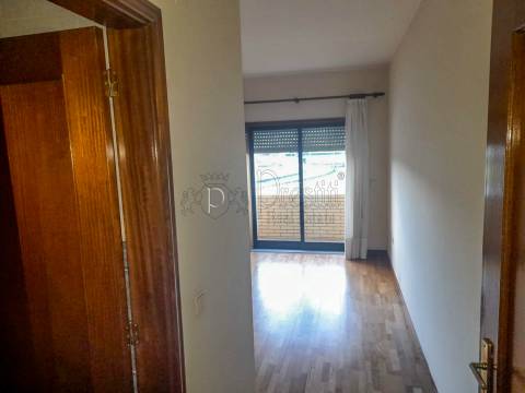 Apartamento 2 Suites em Esmeriz – Conforto, Modernidade