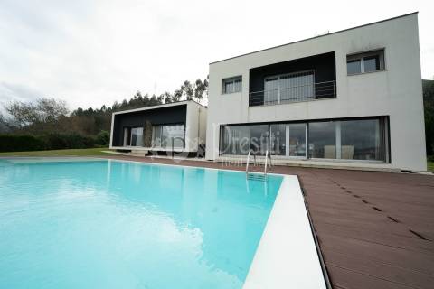Moradia T4 com Vistas Deslumbrantes em Guimarães