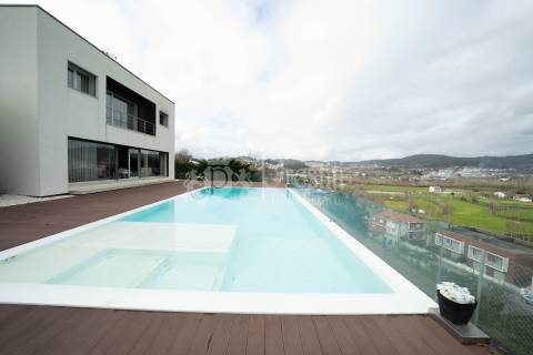 Moradia T4 com Vistas Deslumbrantes em Guimarães