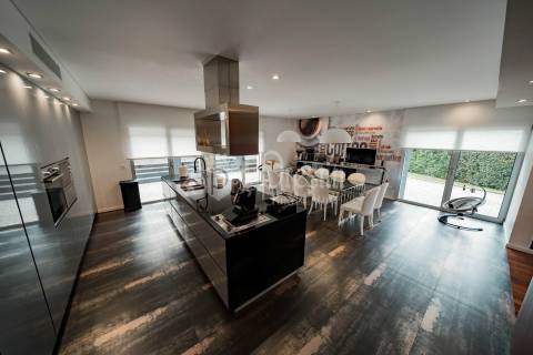Moradia T4 com Vistas Deslumbrantes em Guimarães