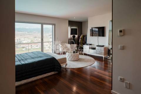Moradia T4 com Vistas Deslumbrantes em Guimarães