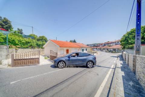 Moradia Geminada T2 para arrendar em Creixomil, Guimarães