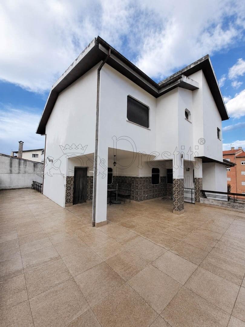Moradia T4 + Terreno em Valpaços
