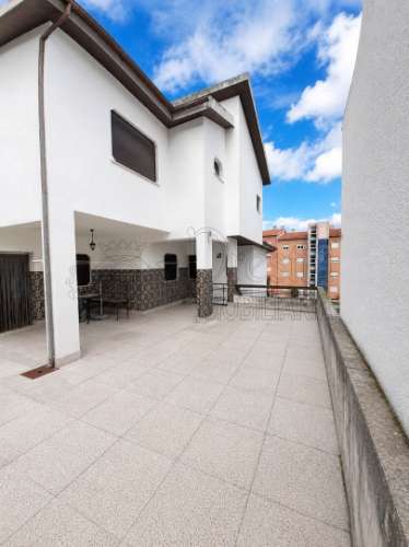 Moradia T4 + Terreno em Valpaços