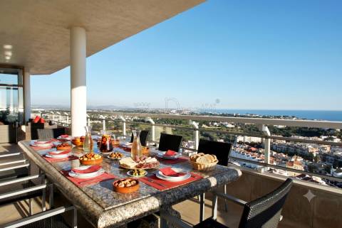 T4 no Algarve com Piscina Privativa e Vista Mar