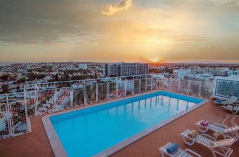 T4 no Algarve com Piscina Privativa e Vista Mar