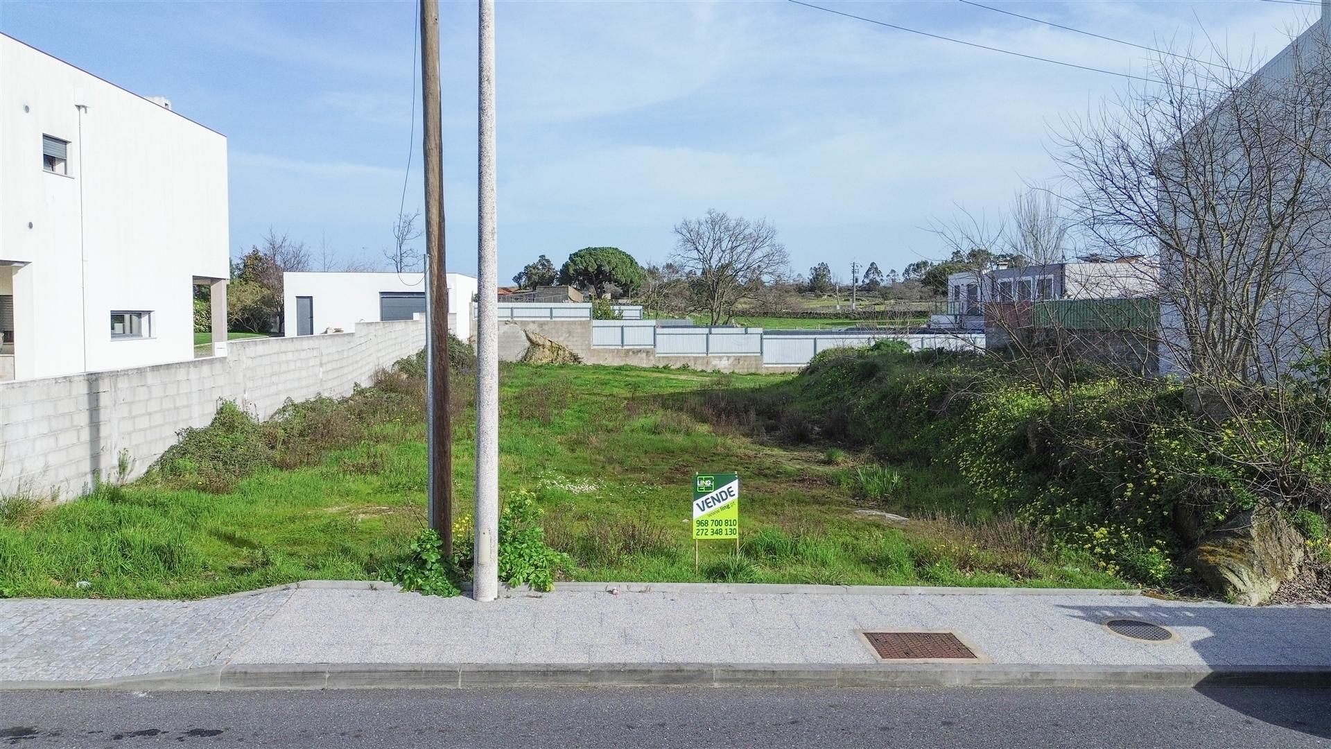 Lote de terreno para construção de moradia geminada em Castelo Branco